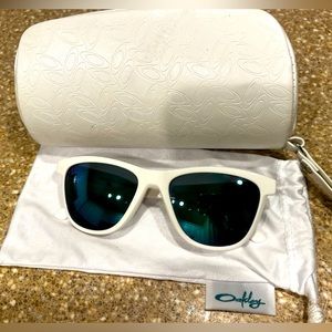 Brand New/Never Worn Women’s Oakley Sunglasses.